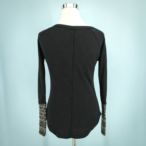 Free People Size Medium M Black Thermal Henley Button Sweater Knit Cuff Top - Picture 3 of 7